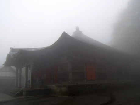 大山寺本堂-右手から