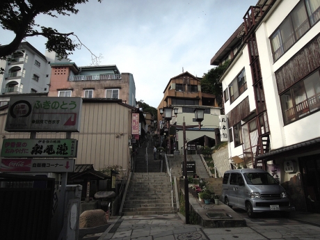 丸本館と石段