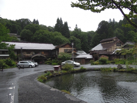 森に囲まれた蔦温泉