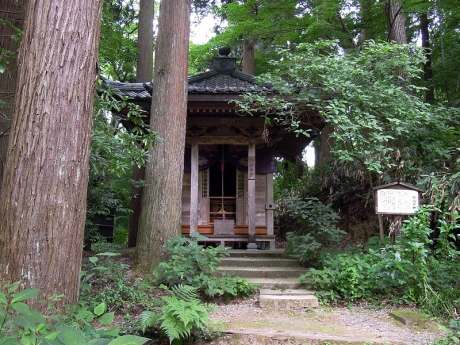 開基護念上人を祀った開山堂