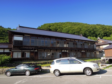 酸ヶ湯の湯治部の建物