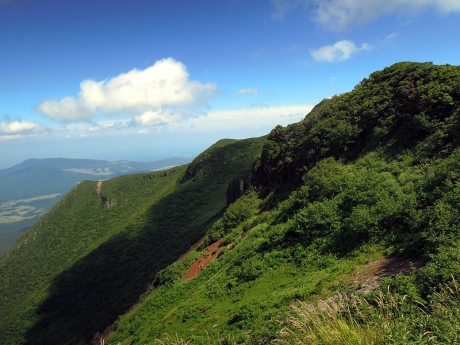 赤倉岳の東側の断崖