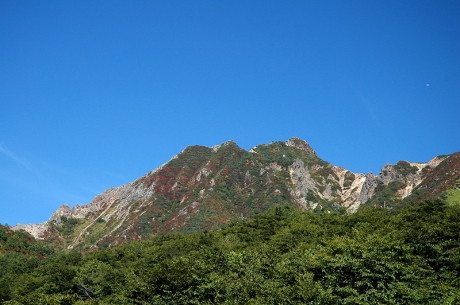 バス停駐車場から朝日岳
