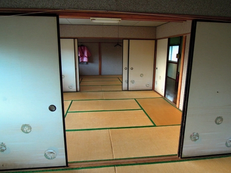 三徳荘の二階の部屋に泊まる