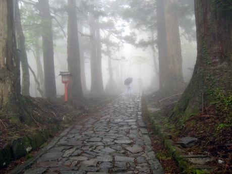 石畳の参道