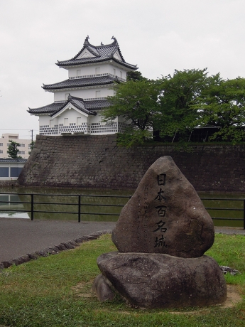 平成16年7月に復元が完了した三階櫓