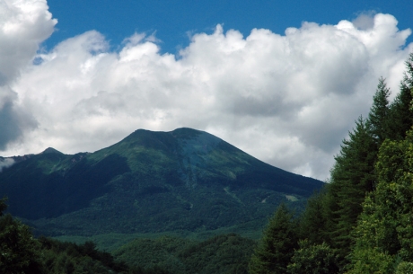 車窓から御嶽山の継子岳